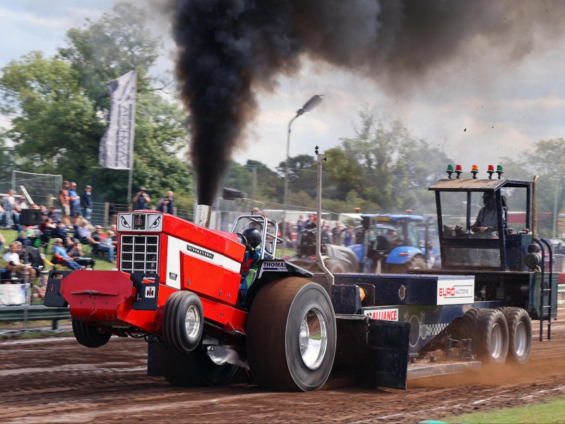 Round five: Rain soaked Eccleston battles on
